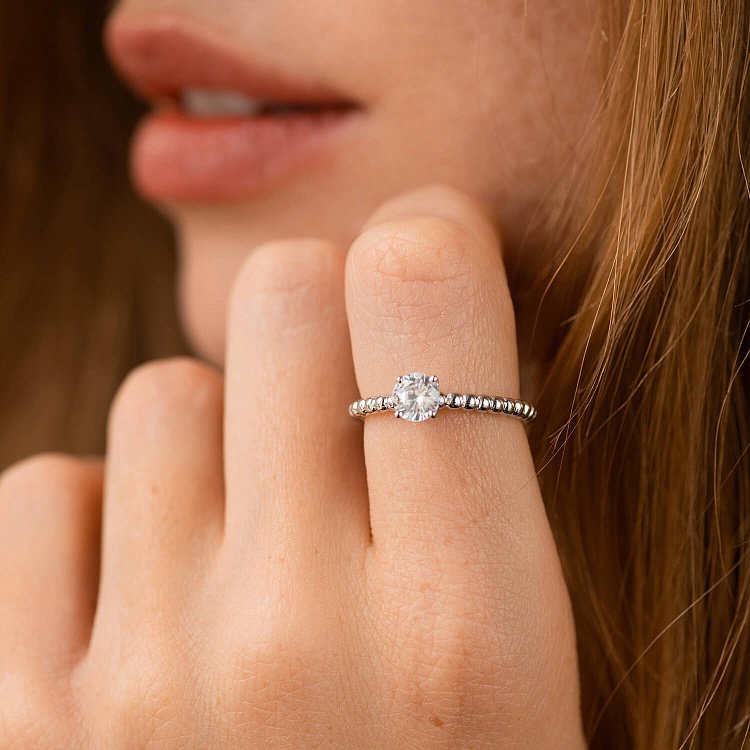 Помолвочное золотое кольцо с фианитом к08157 от ювелирного магазина Оникс - 1