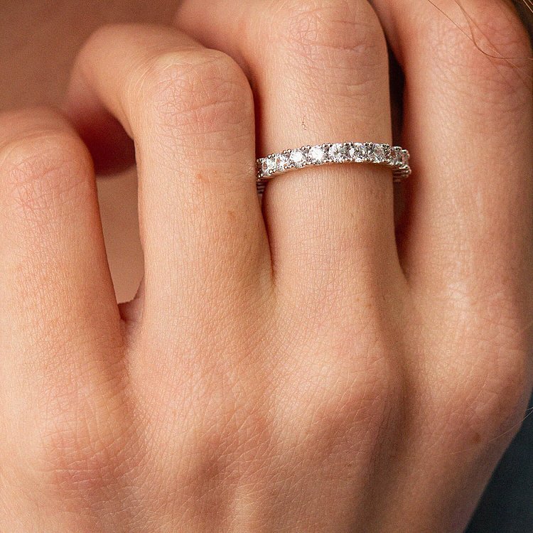 Каблучка "Paris" з доріжкою каменів в білому золоті к07202 від ювелірного магазину Онікс - 4