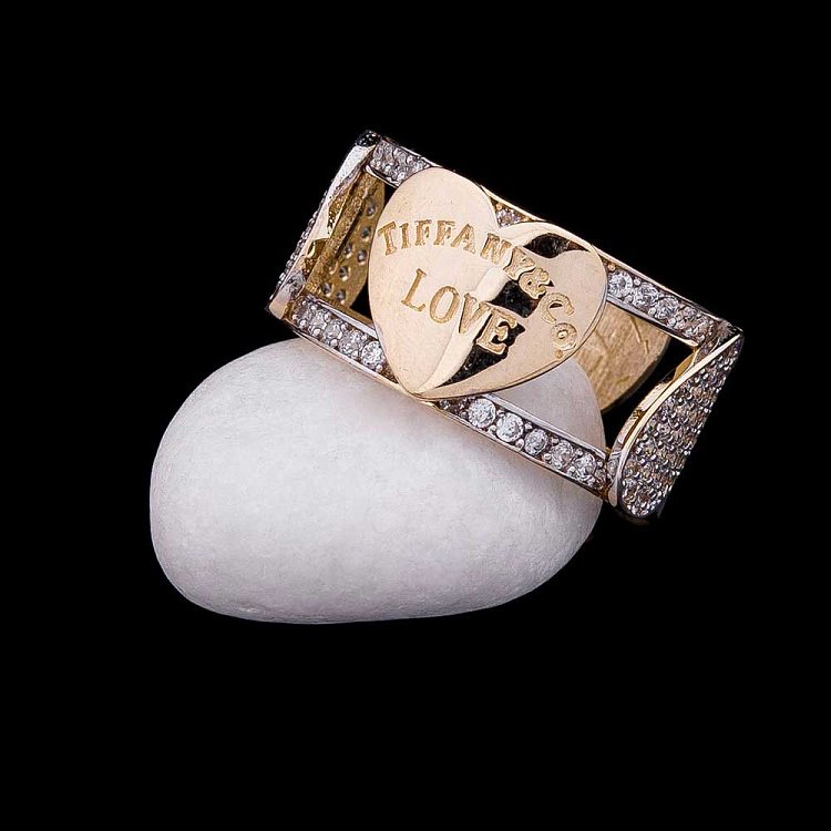 Золотое кольцо с фианитами к04710 от ювелирного магазина Оникс