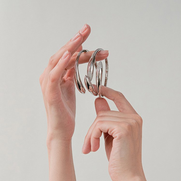 Жесткий браслет "Rosemarie" в белом золоте б05608 от ювелирного магазина Оникс - 6