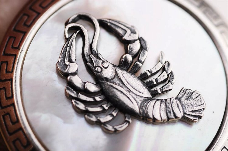 Підвіска "Знаки зодіаку Рак" (перламутр) 13461р від ювелірного магазину Онікс - 1