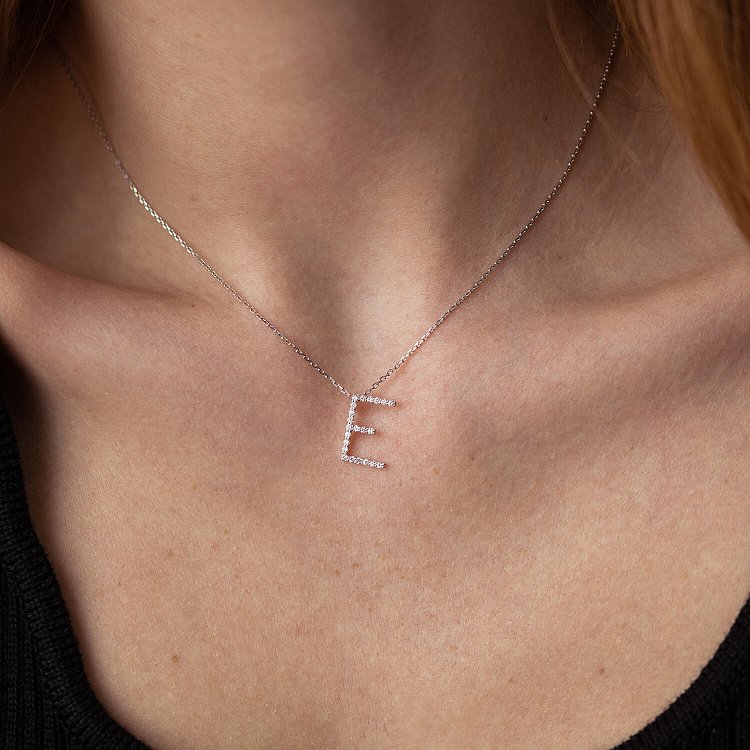 Золоте кольє з літерою "Е" з діамантами 134111121 від ювелірного магазину Онікс - 2