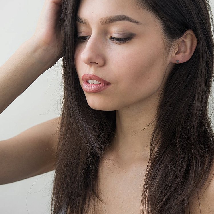 Золотые серьги-гвоздики с бриллиантами е0689б от ювелирного магазина Оникс - 3