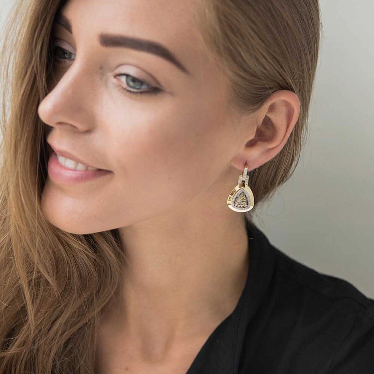 Золотые серьги с фианитами с03259 от ювелирного магазина Оникс