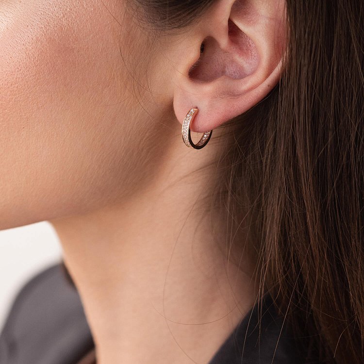 Золотые серьги - кольца с фианитами с07988 от ювелирного магазина Оникс - 1