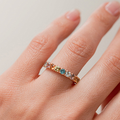 Золота каблучка з доріжкою різнокольорових натуральних каменів к07526 №7