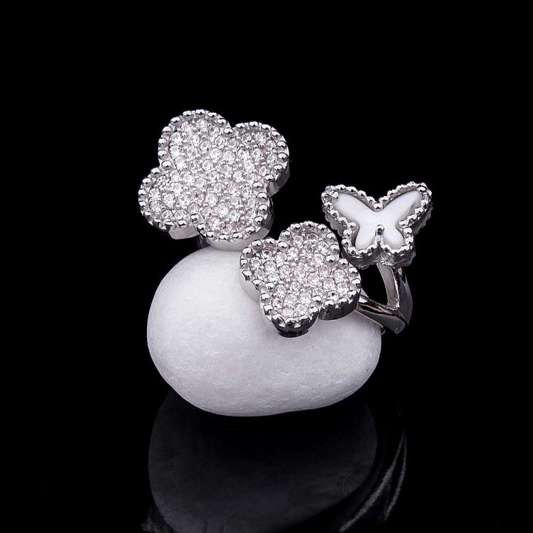 Срібний перстень "Метелик і конюшина" з перламутром і фіанітами 111773 від ювелірного магазину Онікс