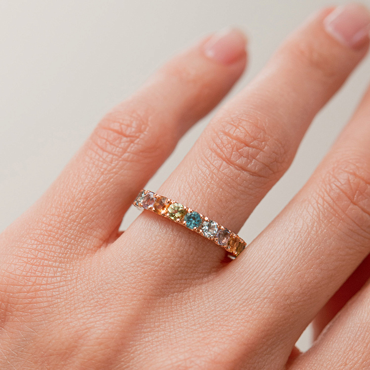 Золота каблучка з доріжкою різнокольорових натуральних каменів к07526 від ювелірного магазину Онікс - 6