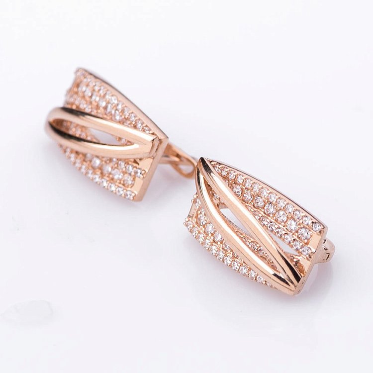 Золоті сережки з фіанітами с04519 від ювелірного магазину Онікс