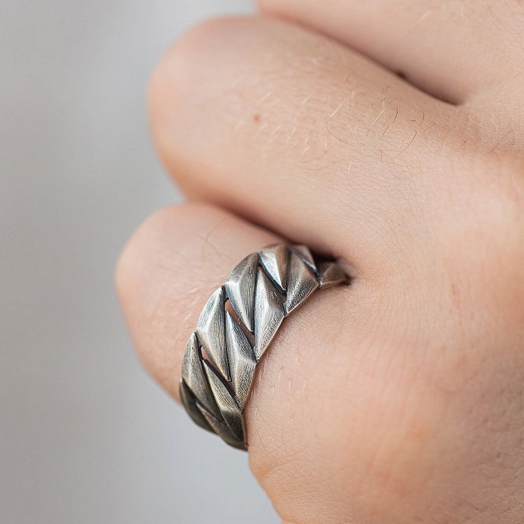 Серебряное кольцо "Кубинская цепочка" 112685 от ювелирного магазина Оникс - 1