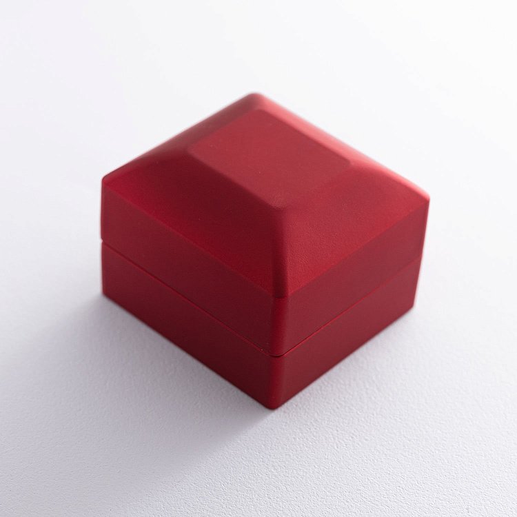 Красный футляр для украшений с подсветкой kfutlyar от ювелирного магазина Оникс - 1