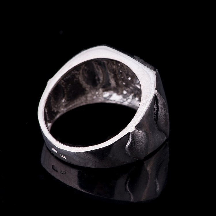 Серебряная печатка с фианитом 111405 от ювелирного магазина Оникс - 1