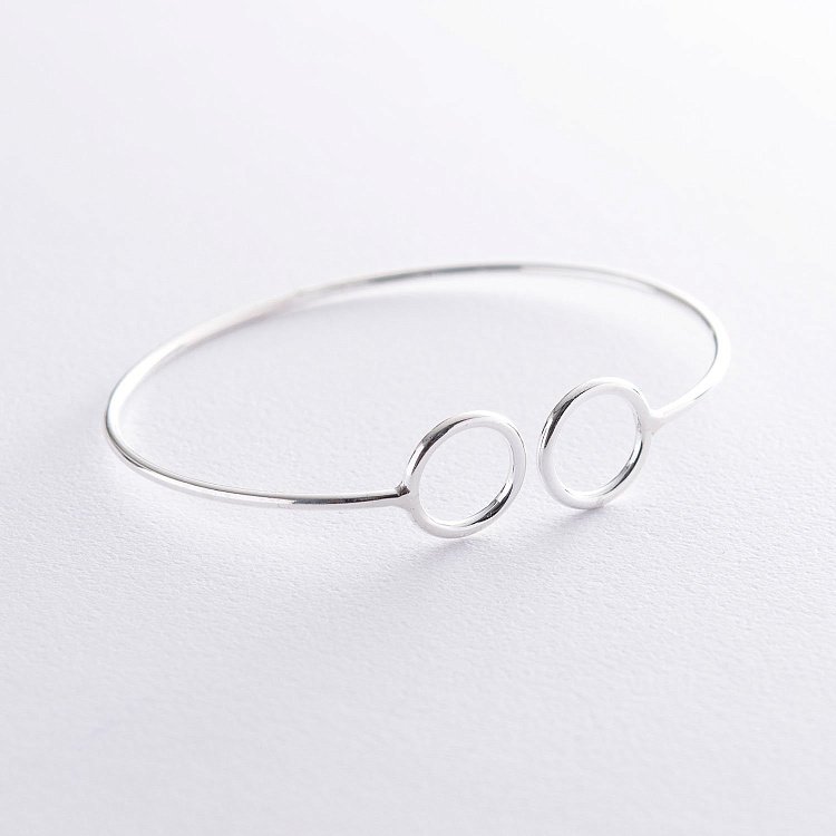 Жесткий серебряный браслет 141467 от ювелирного магазина Оникс