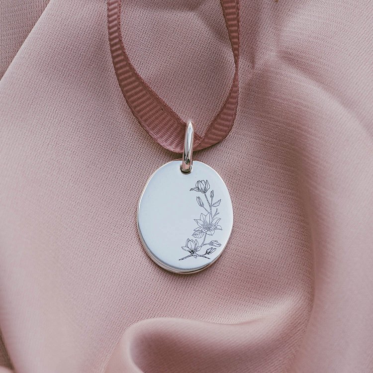 Срібний кулон "Квіточки" 133045цвет від ювелірного магазину Онікс