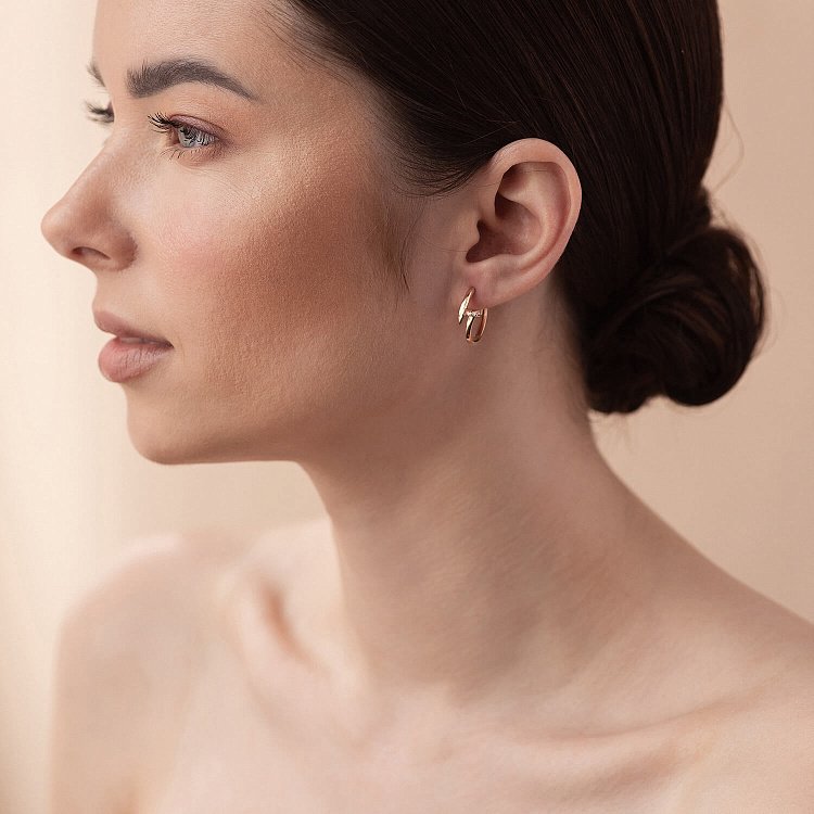 Сережки - кільця "Цвях" у червоному золоті (фіаніти) с08344 від ювелірного магазину Онікс - 1