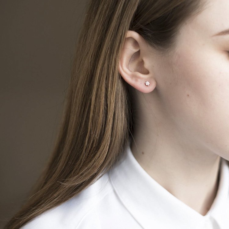 Золотые серьги-пусеты с бриллиантами сб0243ch от ювелирного магазина Оникс - 3