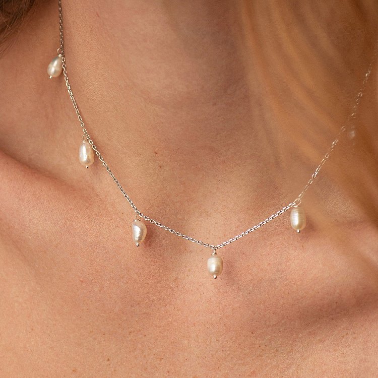 Серебряное колье с жемчугом 908-01430 от ювелирного магазина Оникс - 2