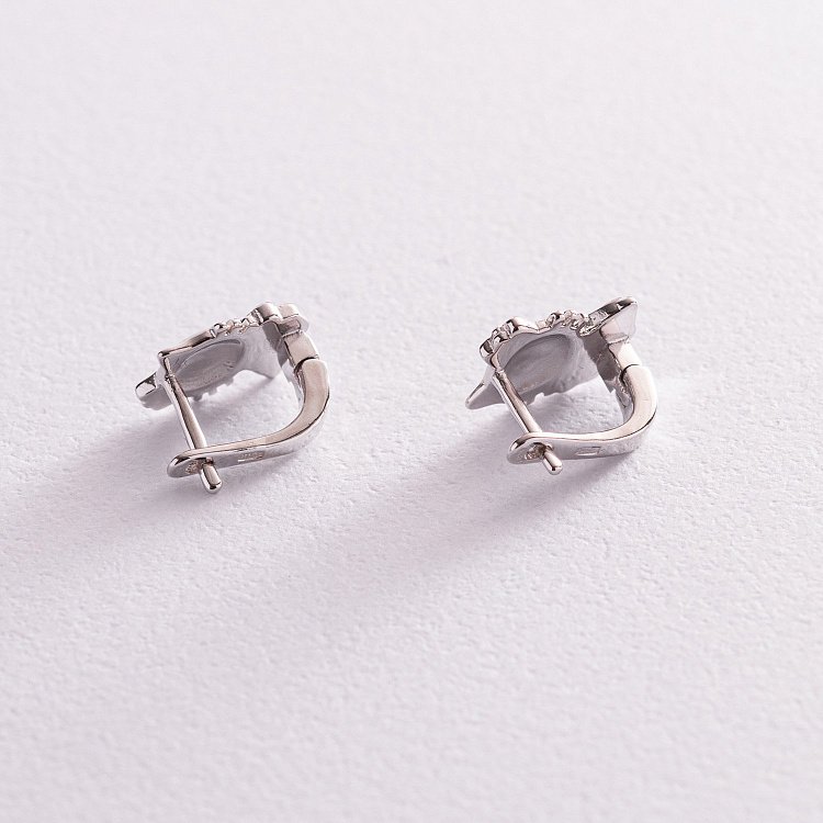 Дитячі срібні сережки "Hello Kitty" (емаль) 123178 від ювелірного магазину Онікс - 1