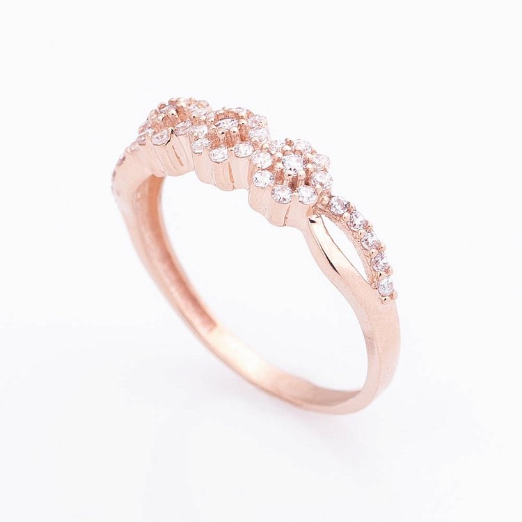 Золотое кольцо с фианитами к05005 от ювелирного магазина Оникс