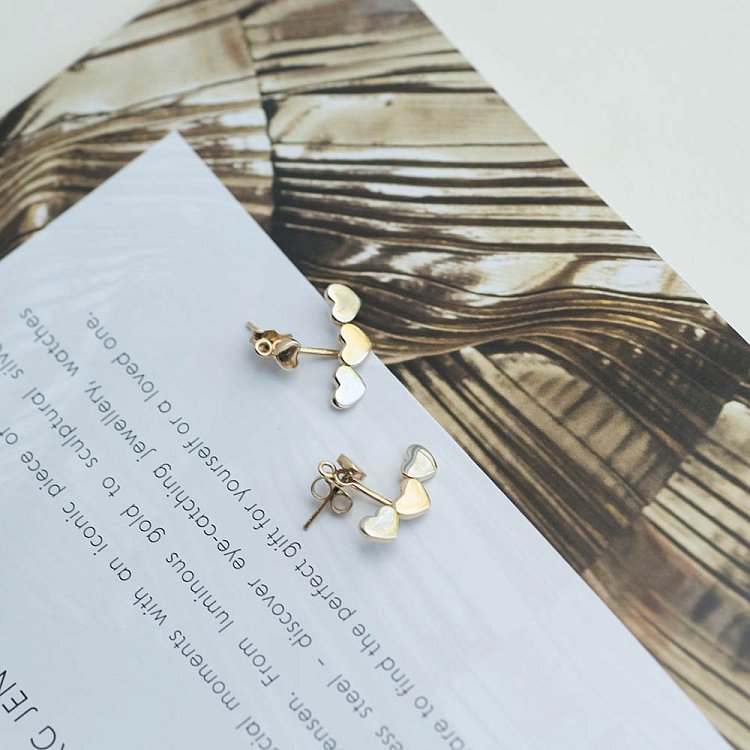 Золоті сережки-пусети "Сердечка" с05551 від ювелірного магазину Онікс - 3