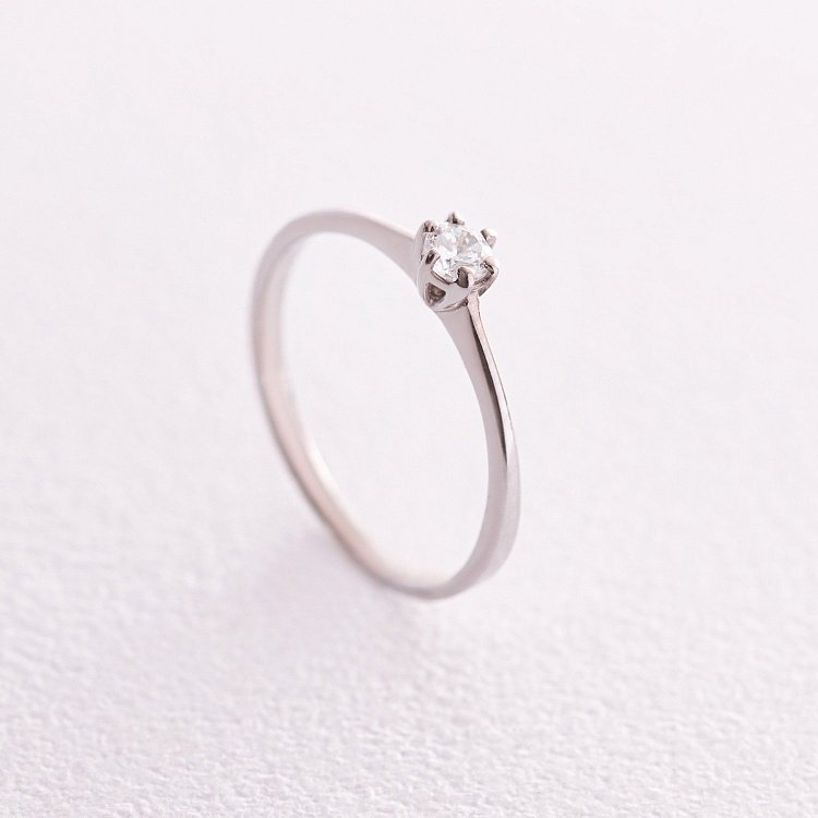 Заручальна срібна каблучка з фіанітом 466 від ювелірного магазину Онікс