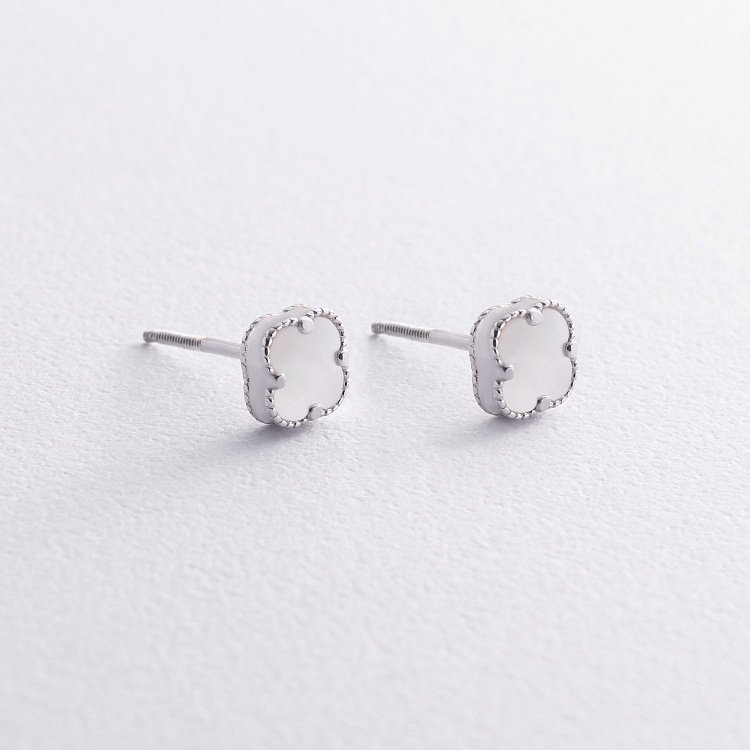 Срібні сережки - пусети "Конюшина" з перламутром mini 123294 від ювелірного магазину Онікс