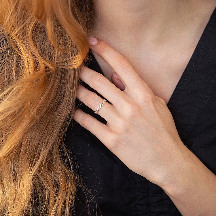 Серебряное кольцо "Сердечки" 112698 от ювелирного магазина Оникс - 2