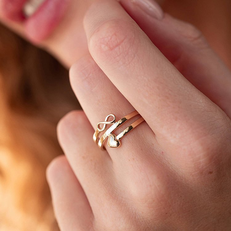 Каблучка "Сердечко і нескінченність" у жовтому золоті к07104 від ювелірного магазину Онікс - 1