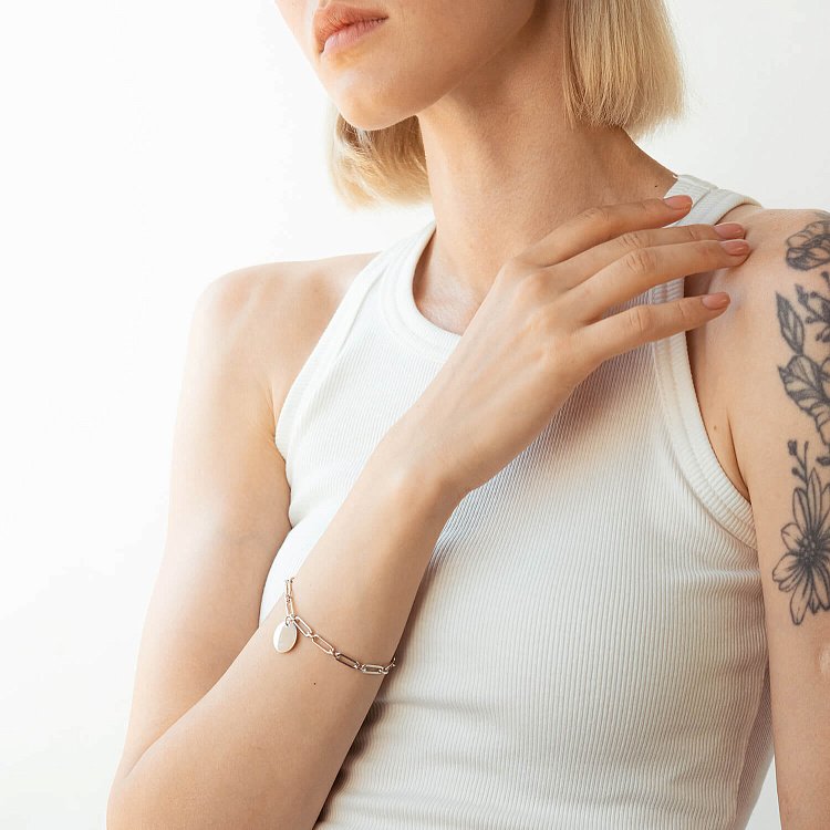 Срібний браслет "Ланцюжок з монеткою" (можливе гравіювання) 141593 від ювелірного магазину Онікс - 2