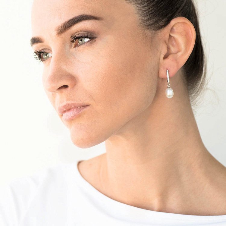 Серебряные серьги с пресноводным культивированым жемчугом 122020 от ювелирного магазина Оникс