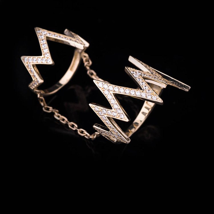 Подвійна каблучка з фіанітами з золота к04008 від ювелірного магазину Онікс - 1