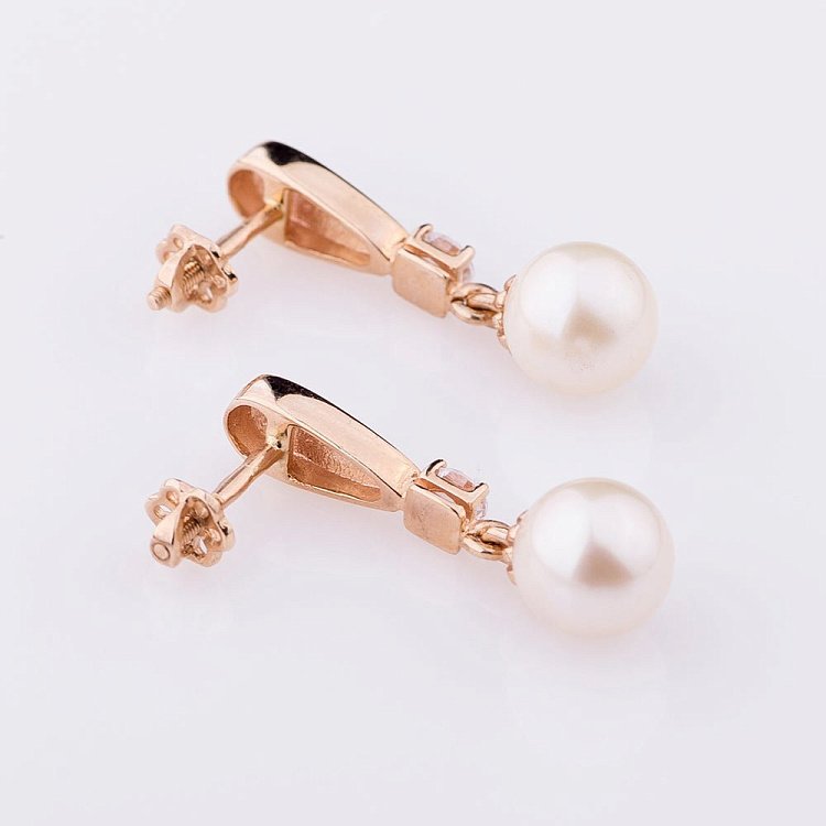 Золоті сережки-пусети (фіаніти, культ.пресн. Перли) с02234 від ювелірного магазину Онікс - 1