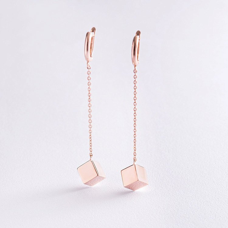 Золоті сережки з кубиками 470061 від ювелірного магазину Онікс