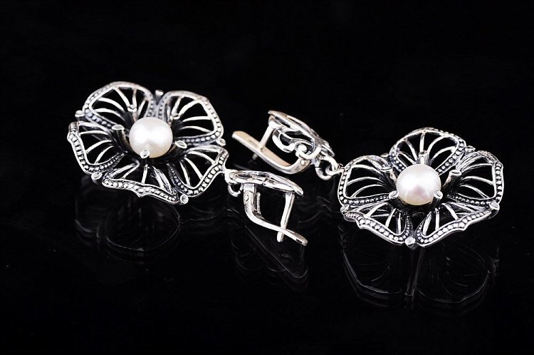 Серьги "Цветок" (культ. пресн. жемчуг) 121253 от ювелирного магазина Оникс - 2