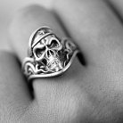 ﻿Мужское серебряное кольцо "Череп" 282 от ювелирного магазина Оникс - 1