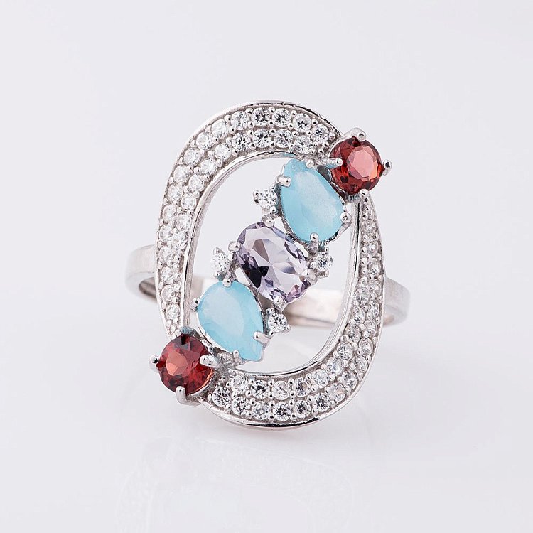 Серебряное кольцо с цветными фианитами 111918 - 2 Серебряное кольцо с цветными фианитами 111918 от ювелирного магазина Оникс - 2