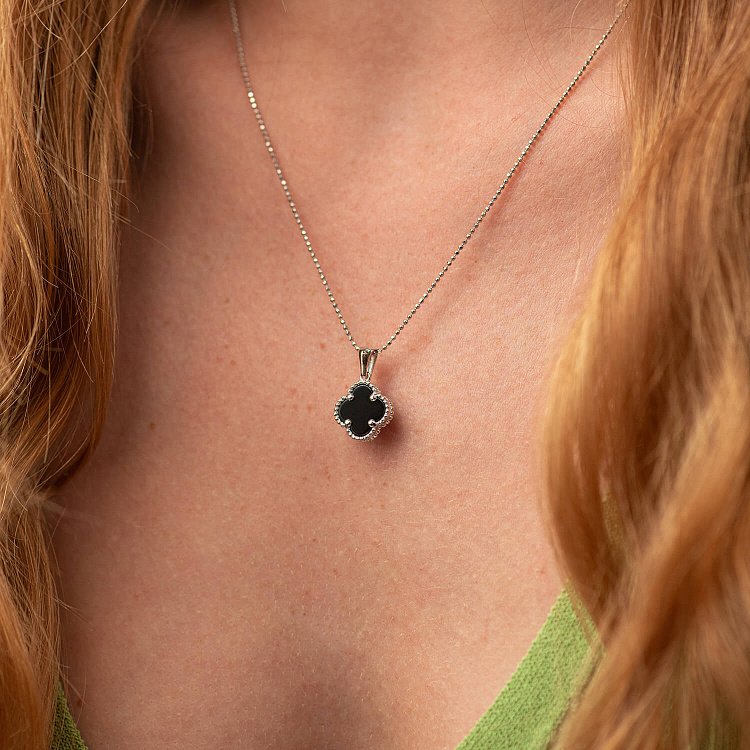 Подвеска "Клевер" в белом золоте (оникс) п03946 от ювелирного магазина Оникс - 1