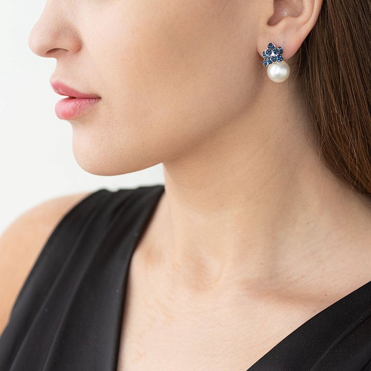 Золотые серьги - пусеты (жемчуг, сапфир, бриллиант) сб0259tk от ювелирного магазина Оникс - 1