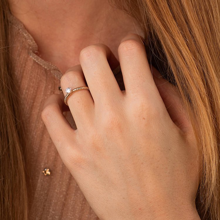 Помолвочное золотое кольцо с фианитом к08197 от ювелирного магазина Оникс - 1