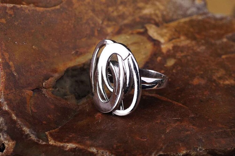 Срібний перстень з візерунком 11702 від ювелірного магазину Онікс - 1