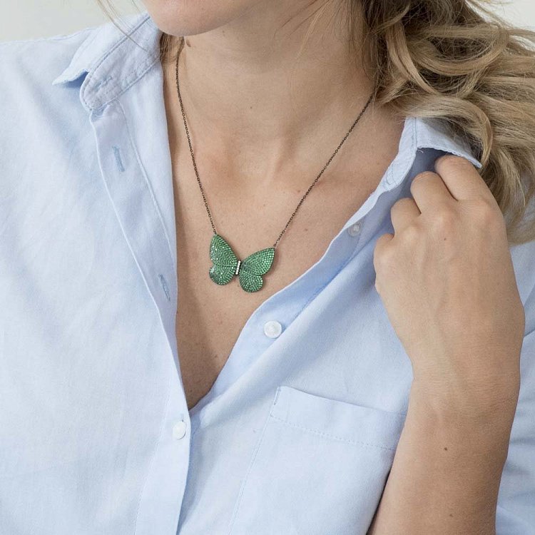 Серебряное колье "Бабочка" с зелеными фианитами 18563 от ювелирного магазина Оникс - 2