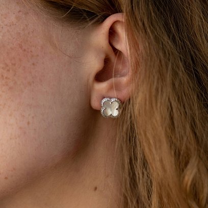 Серебряные серьги - пусеты "Клевер" (перламутр, фианиты) 158/1п №2