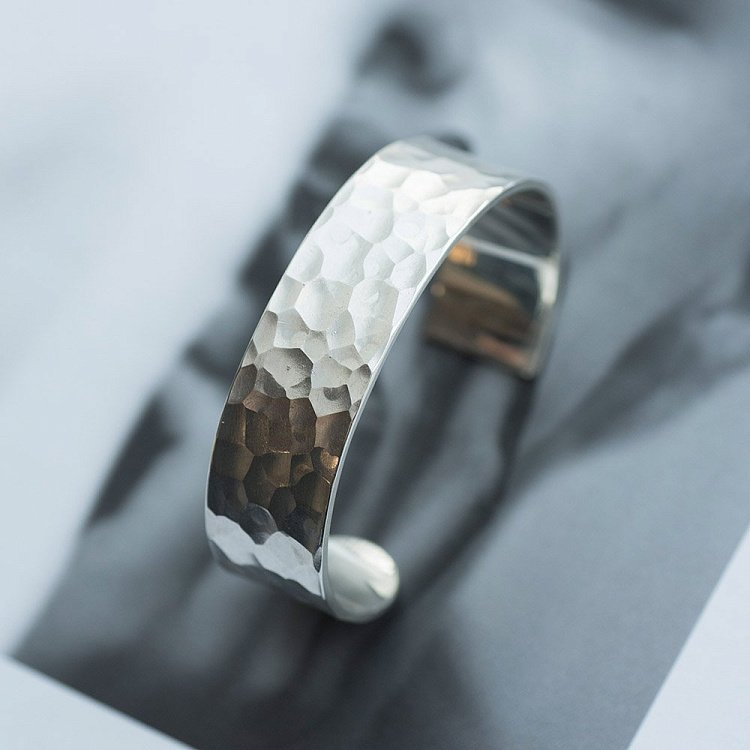 Жорсткий браслет ручної роботи зі срібла 141435 від ювелірного магазину Онікс - 5