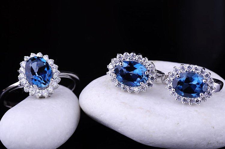 Жіночі сережки з "Лондон блакитний" топаз 121371 від ювелірного магазину Онікс - 2