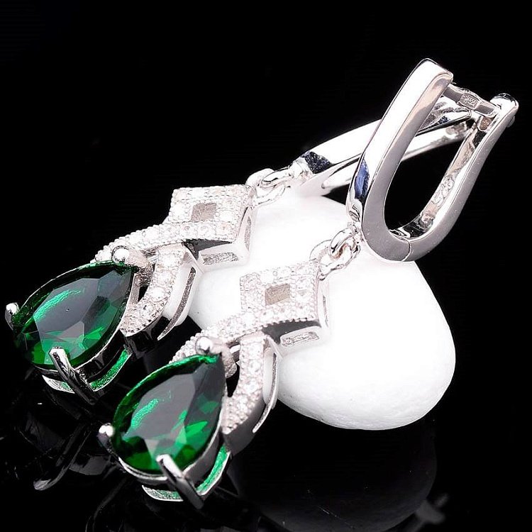 Серебряные сережки с фианитами с12 от ювелирного магазина Оникс