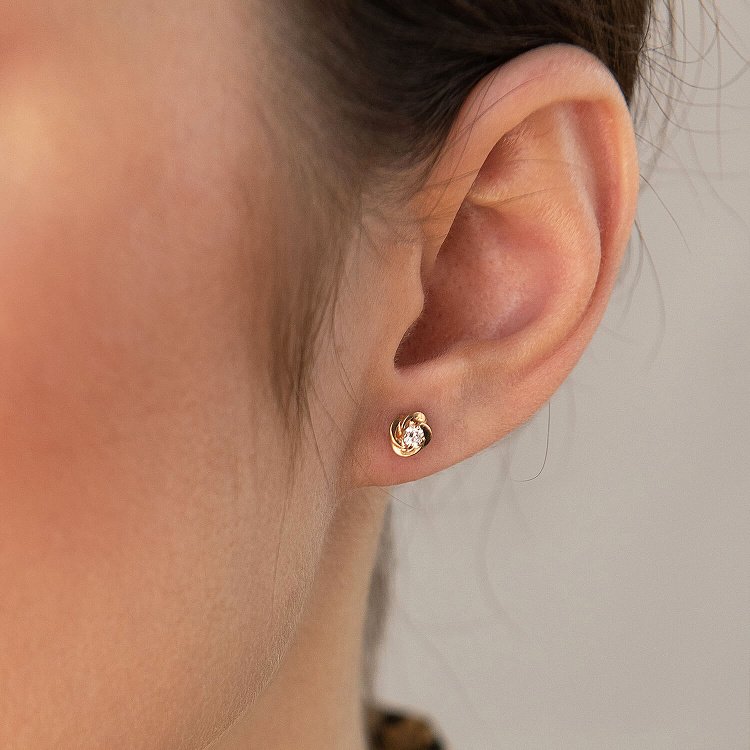 Золотые серьги - пусеты с фианитами с04136 от ювелирного магазина Оникс - 1