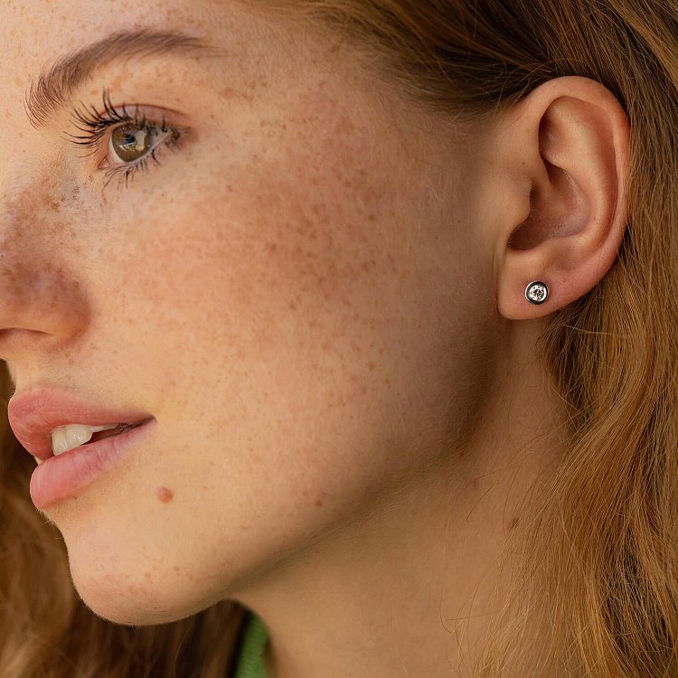 Сережки - пусети з діамантами (біле золото) 330911121 від ювелірного магазину Онікс - 1