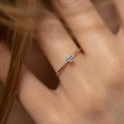 Помолвочное золотое кольцо с бриллиантом 227881121 №2