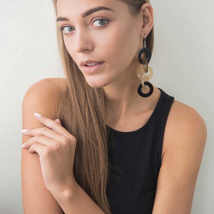 Серьги с слоновой костью 150с15 Серьги с слоновой костью 150с15 от ювелирного магазина Оникс