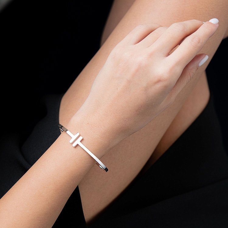 Жесткий браслет из белого золота б02955 от ювелирного магазина Оникс - 3